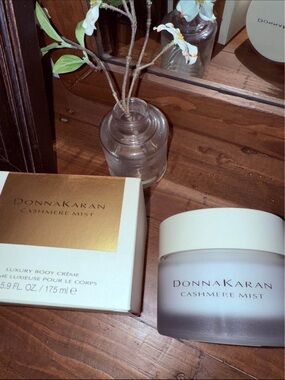 Donna Karan Cashmere Mist Luxury Body Crème - White and Gold
